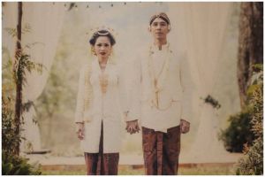 11 Potret Andien Aisyah rayakan hari jadi pernikahan ke-10, penampilannya vintage penuh gaya