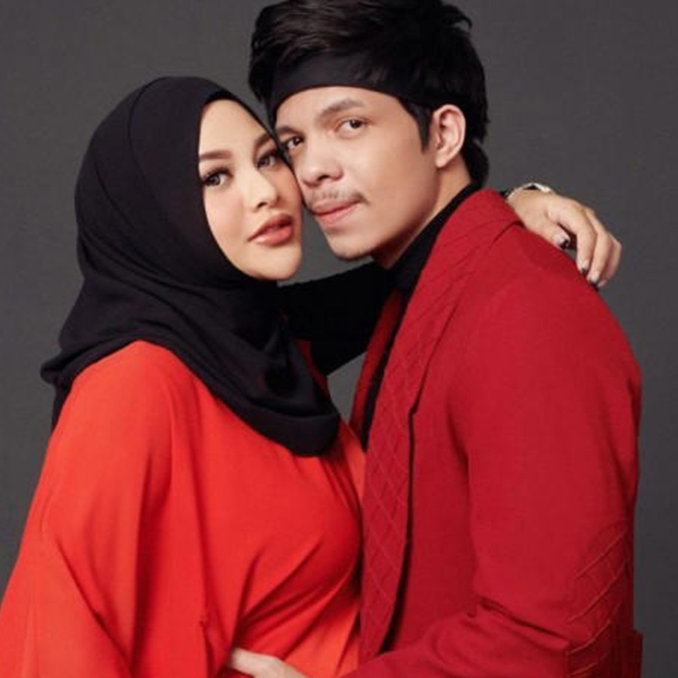  5 Seleb ini pernah jadi penjaga toko sebelum terkenal, gayanya dulu bikin pangling banget