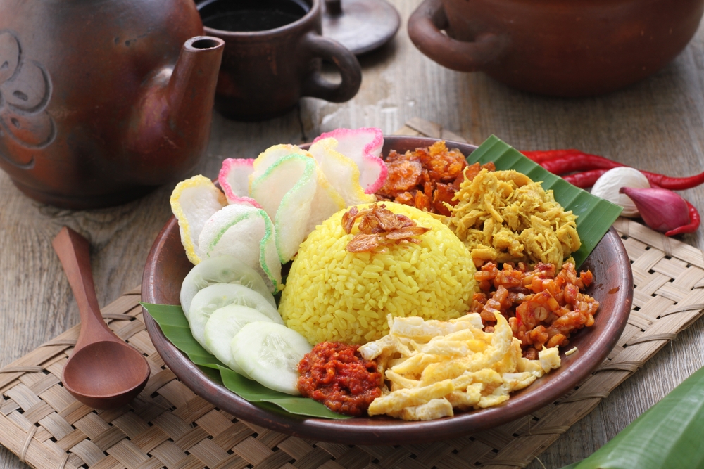 Tampak nikmat, momen Didit Hediprasetyo tertangkap kamera makan nasi muluk, manfaatnya apa sih?