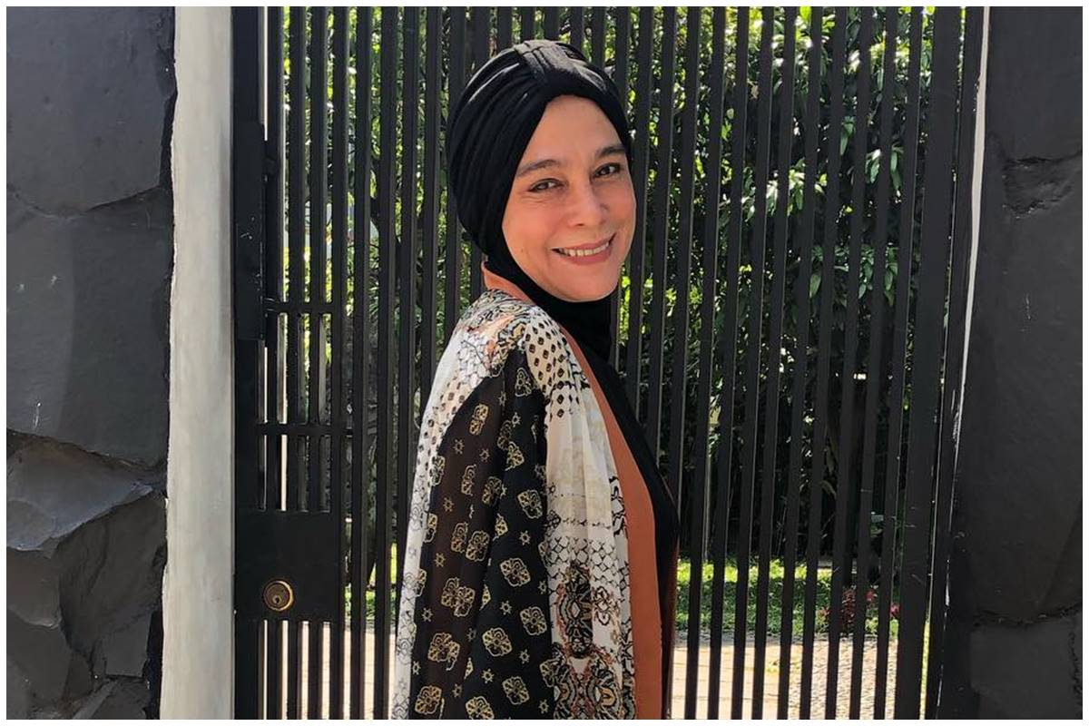 Dulu jadi Gadis Warkop, ini 11 potret Nena Rosier saat muda yang pesonanya bikin jatuh hati