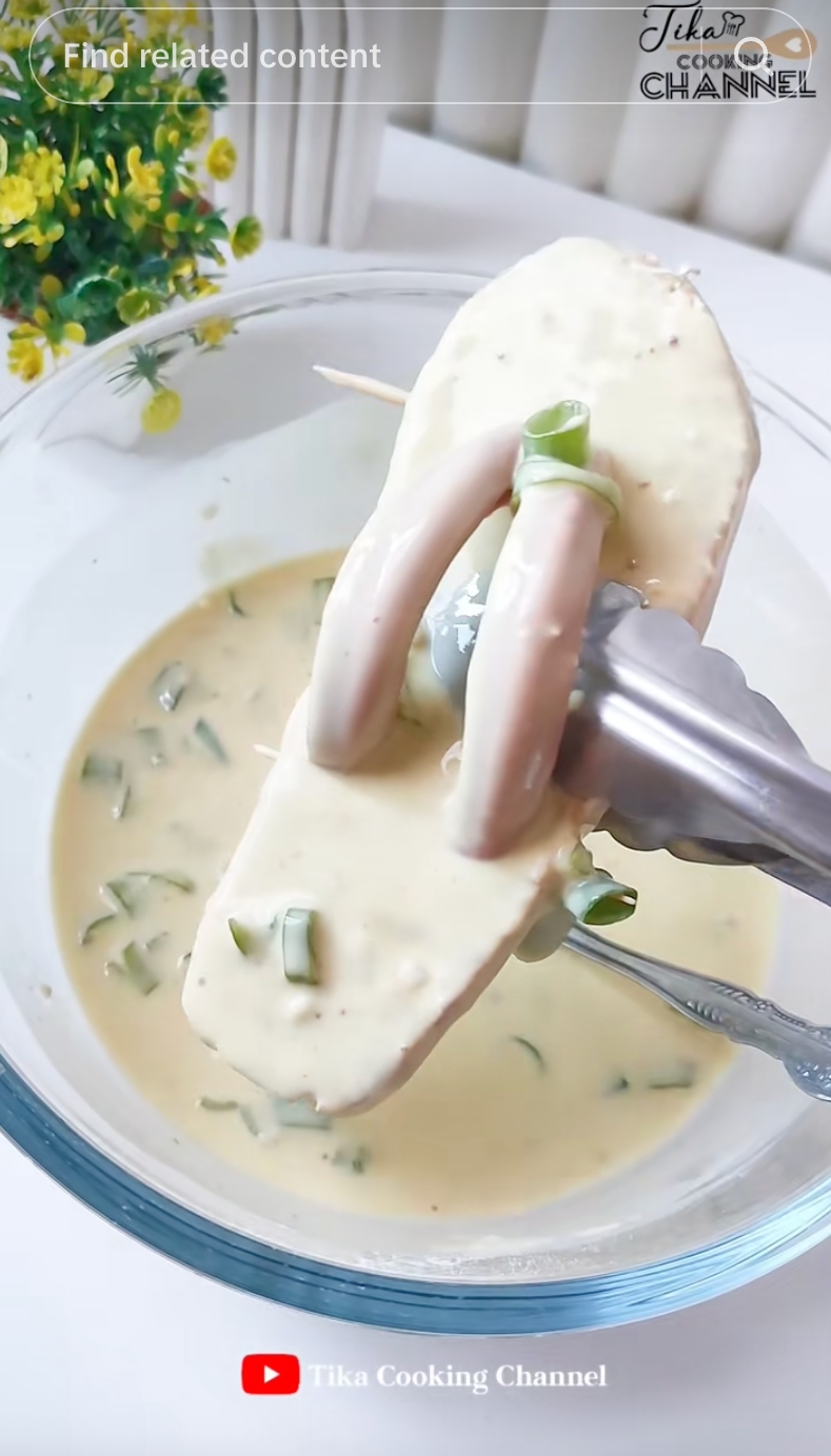 Bukan tipuan AI, ini cara bikin sandal goreng jepit dari tempe dan sosis yang lucu dan gampang dibuat