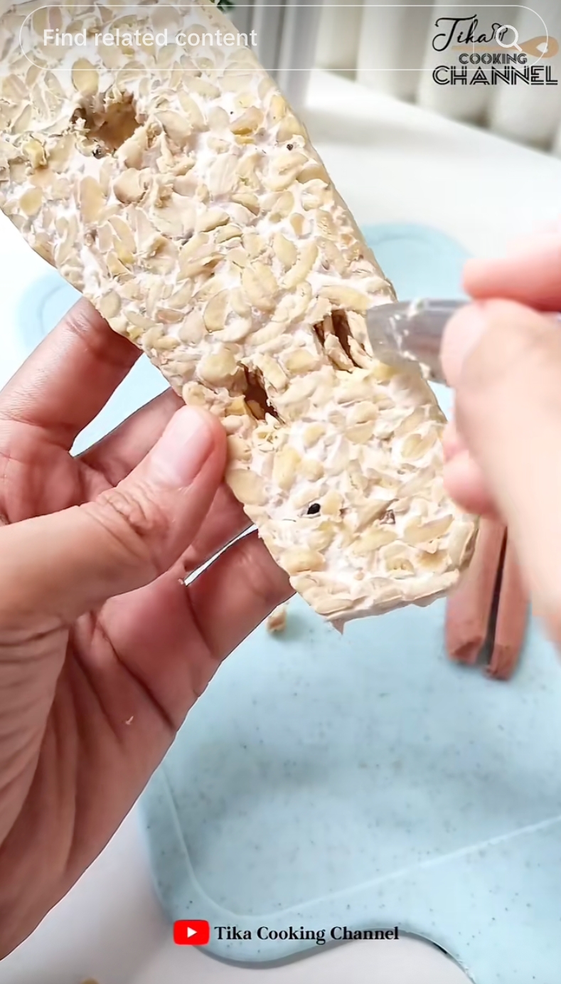 Bukan tipuan AI, ini cara bikin sandal goreng jepit dari tempe dan sosis yang lucu dan gampang dibuat