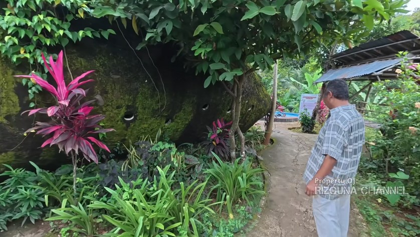 Rumah batu di pelosok kampung ini ditawar Rp3 miliar tapi ditolak, 11 potretnya dalamnya bikin melongo