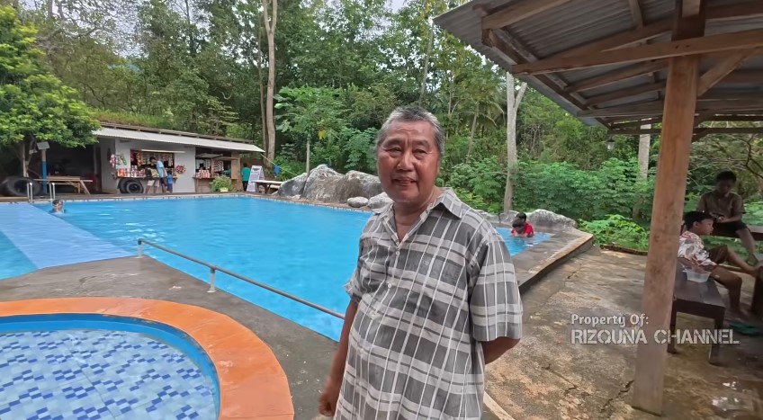 Rumah batu di pelosok kampung ini ditawar Rp3 miliar tapi ditolak, 11 potretnya dalamnya bikin melongo