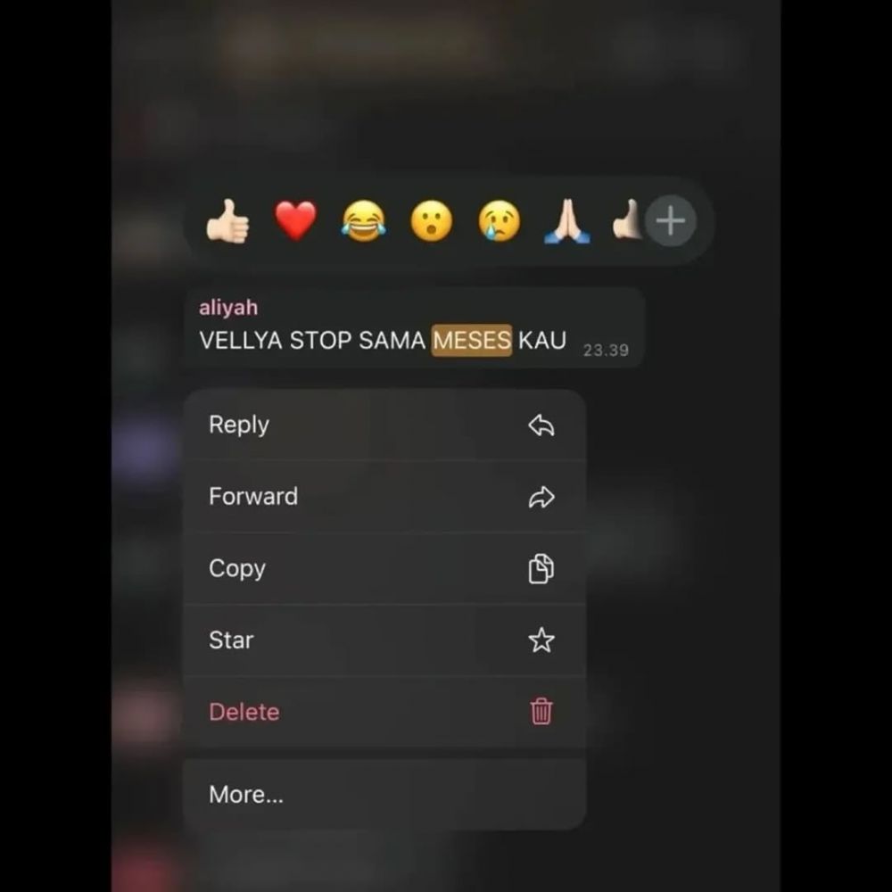 Cewek ini tunjukkan kebiasaannya makan berat bertabur meses, bisa bayangin rasanya nggak?