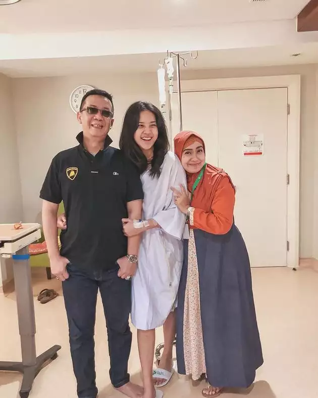 Sorot mata dan senyuman mirip Luna Maya, wanita ini ternyata ibu artis terkenal, ini 9 transformasinya