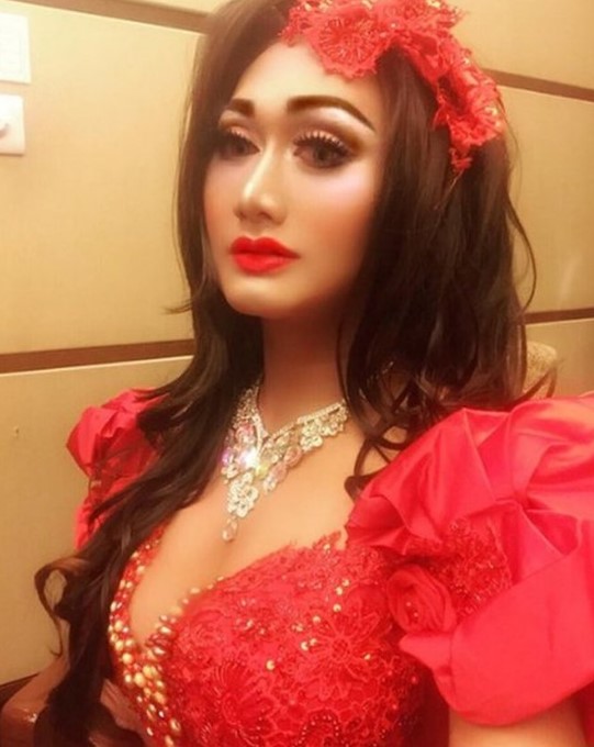 Dulu sering dandan ala wanita dan dijuluki Krisdayanti KW, 11 potret terbaru Bobby Tince kini hijrah