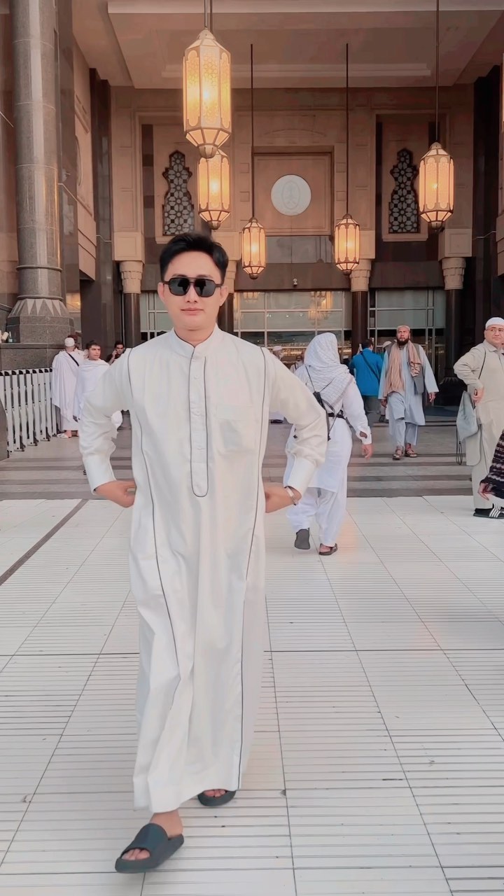 Dulu sering dandan ala wanita dan dijuluki Krisdayanti KW, 11 potret terbaru Bobby Tince kini hijrah