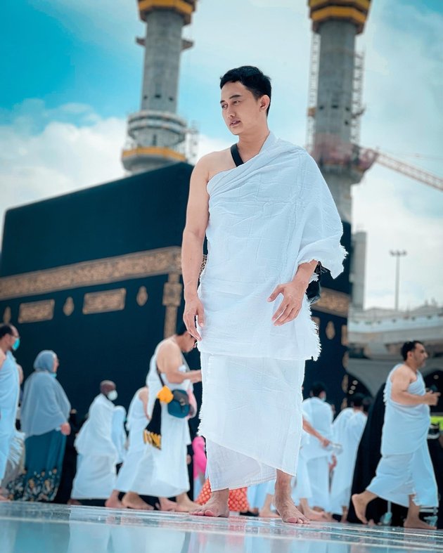 Dulu sering dandan ala wanita dan dijuluki Krisdayanti KW, 11 potret terbaru Bobby Tince kini hijrah