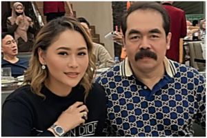 Rayakan ulang tahun pernikahan ke-30, Inul Daratista dan Adam Suseno makan bersama di restoran Padang