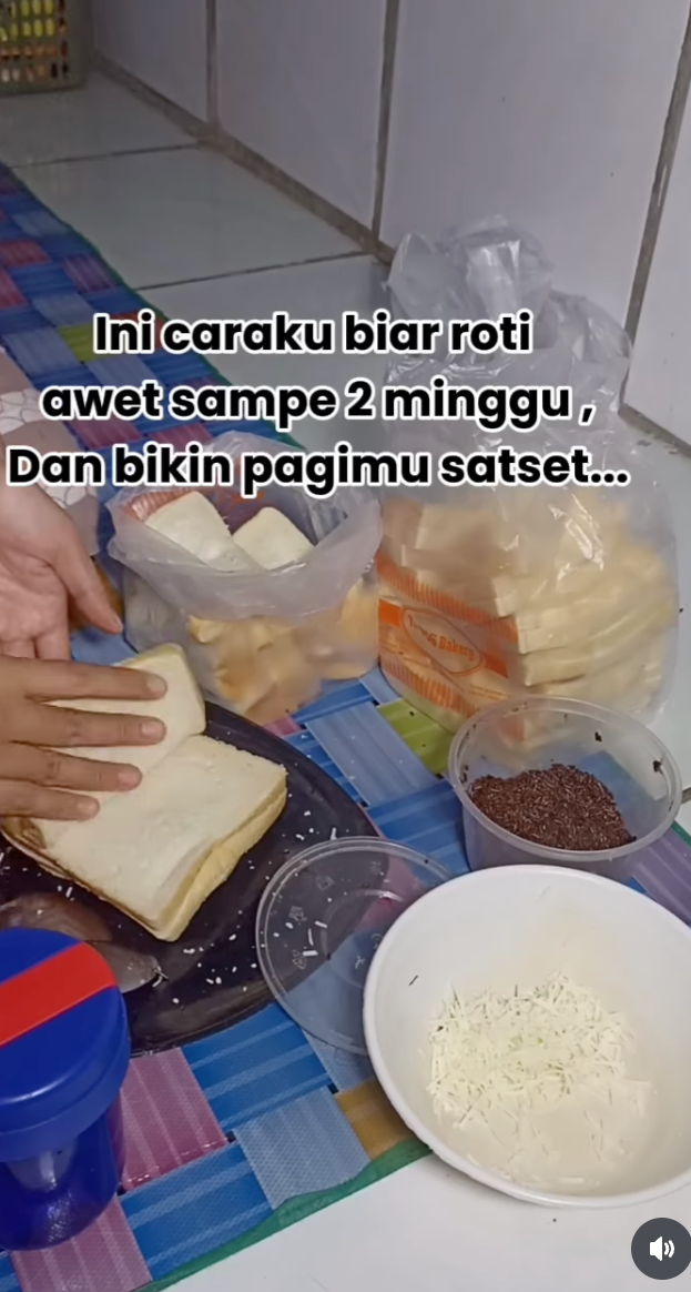 Roti tahan sampai 2 minggu? Ini trik simpan di freezer ala ibu-ibu cerdas biar sarapan makin sat set!