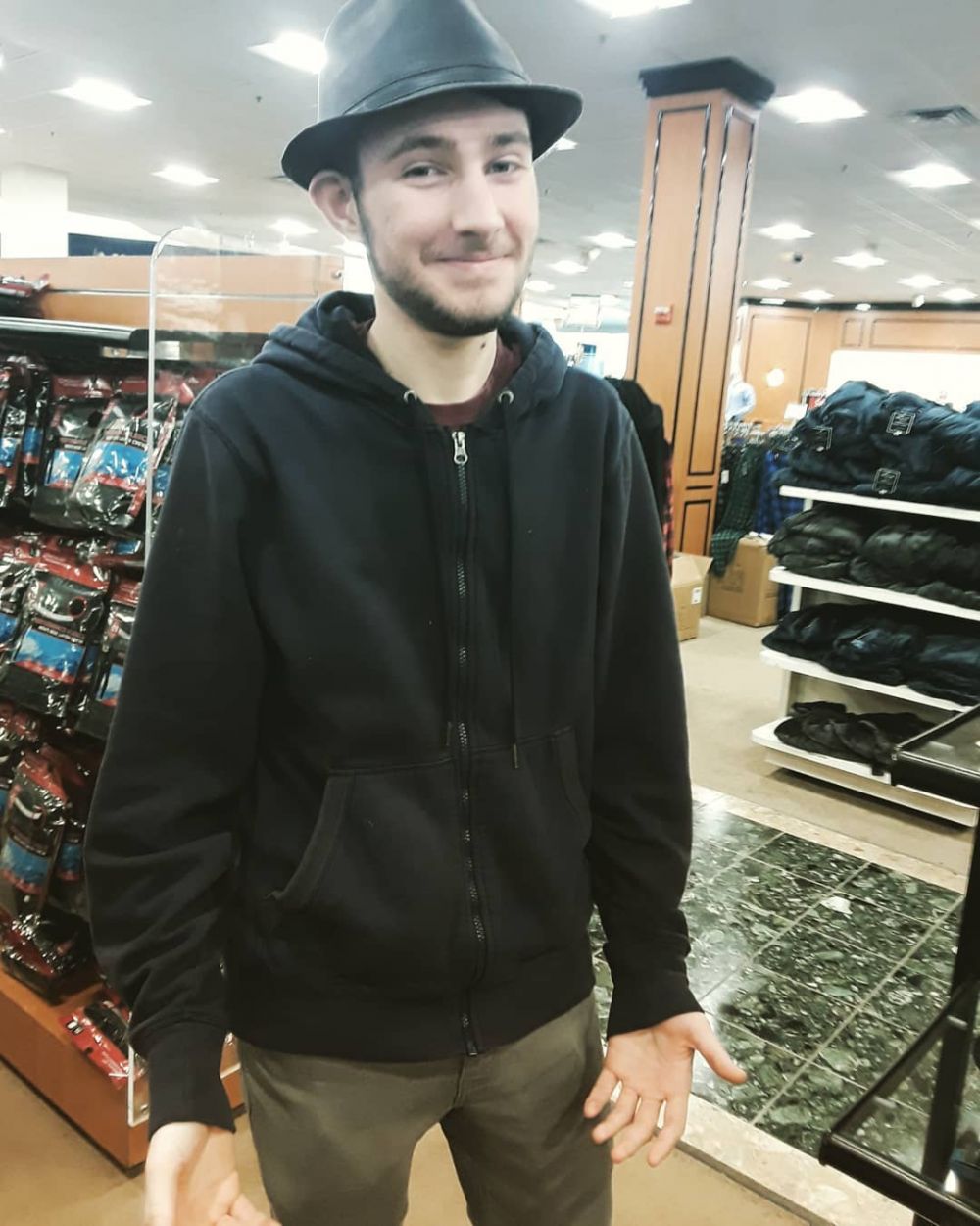 Setahun bertunangan akhirnya menikah, ini sosok Asher Novkov Bloom menantu baru Titi DJ