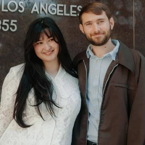 Setahun bertunangan akhirnya menikah, ini sosok Asher Novkov Bloom menantu baru Titi DJ