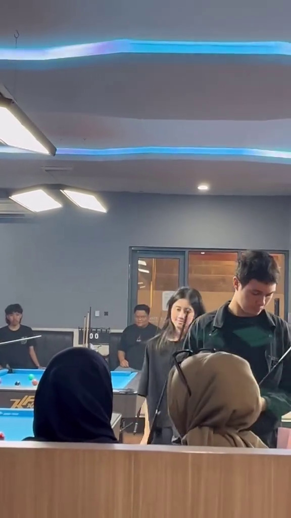 Diduga tengah PDKT, ini 9 momen manis Keisya Levronka dukung Nyoman Paul di Bahkan Voli, akrab pol