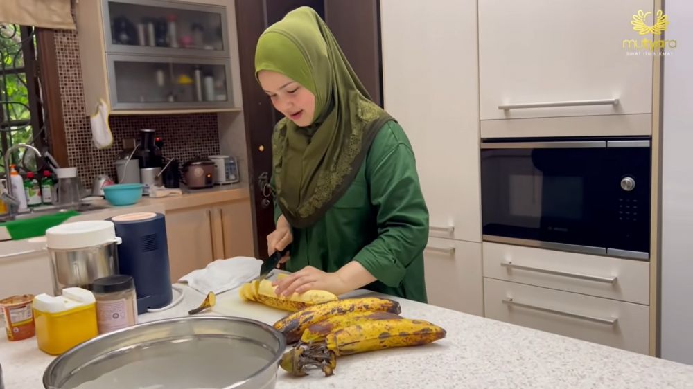 Ruang makannya megah bak tempat makan sultan, ini 7 cara Siti Nurhaliza menata dapur mewahnya