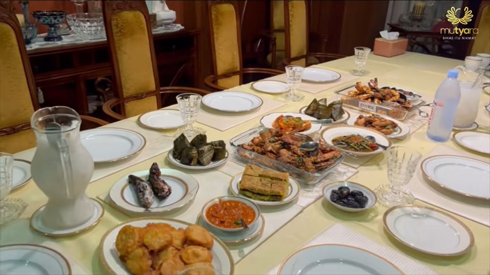 Ruang makannya megah bak tempat makan sultan, ini 7 cara Siti Nurhaliza menata dapur mewahnya