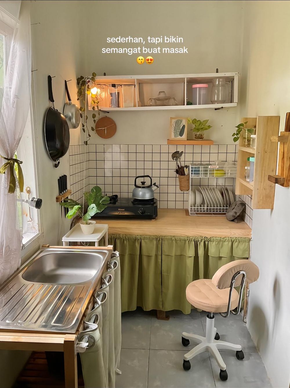 Mungil tapi fungsional, 7 cara menata dapur kontrakan ini hasilnya tak kalah dari rumah subsidi