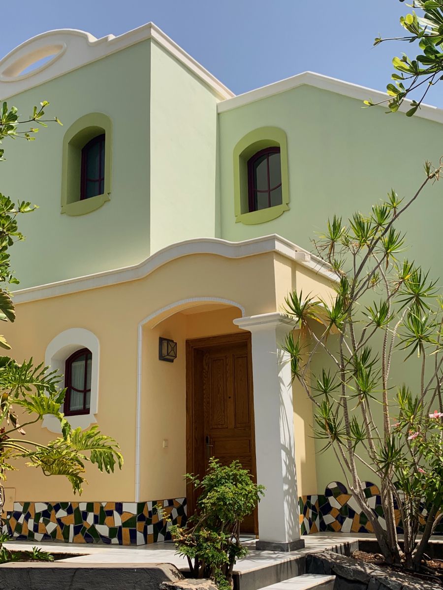 11 Rekomendasi warna cat rumah yang sejuk, bikin suasana adem meski cuaca lagi panas-panasnya