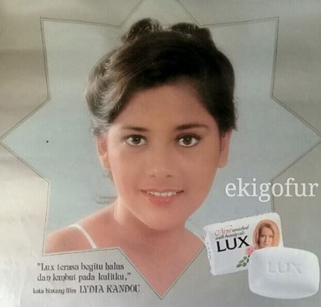 Model iklan produk kecantikan ini ternyata ibu 9 seleb terkenal, potret lawasnya memukau