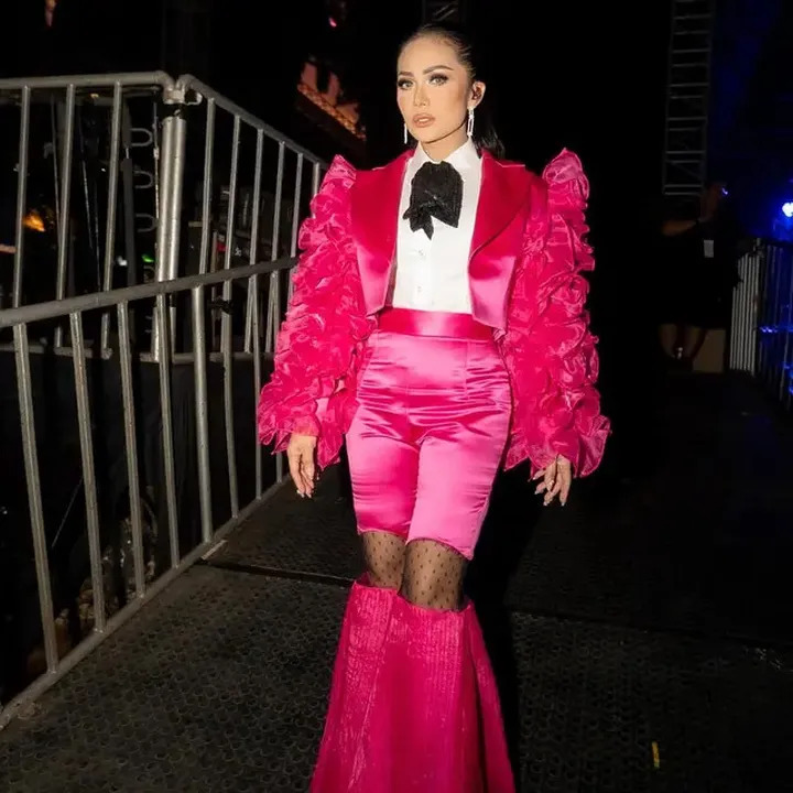 Model iklan produk kecantikan ini ternyata ibu 9 seleb terkenal, potret lawasnya memukau