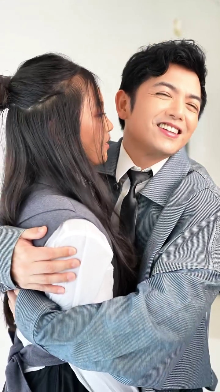 9 Potret photoshoot Nicky Tirta bareng putri semata wayang, paras awet mudanya bikin salfok