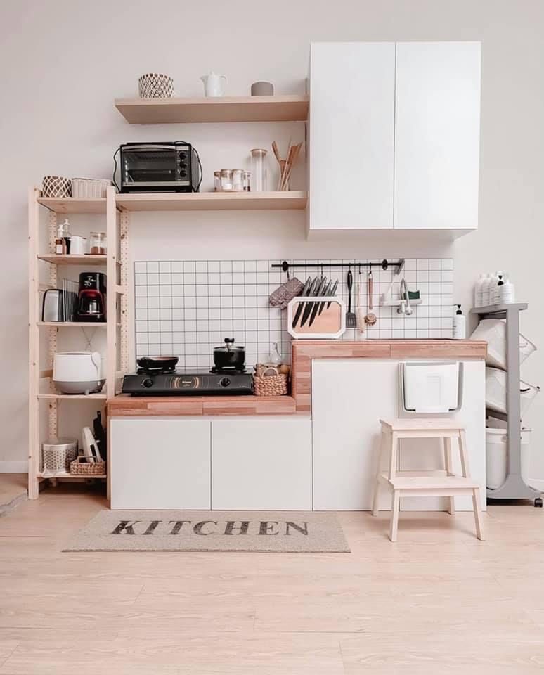 11 Desain dapur kecil dan rapi, bikin masak makin semangat meski ruangan bak gang senggol