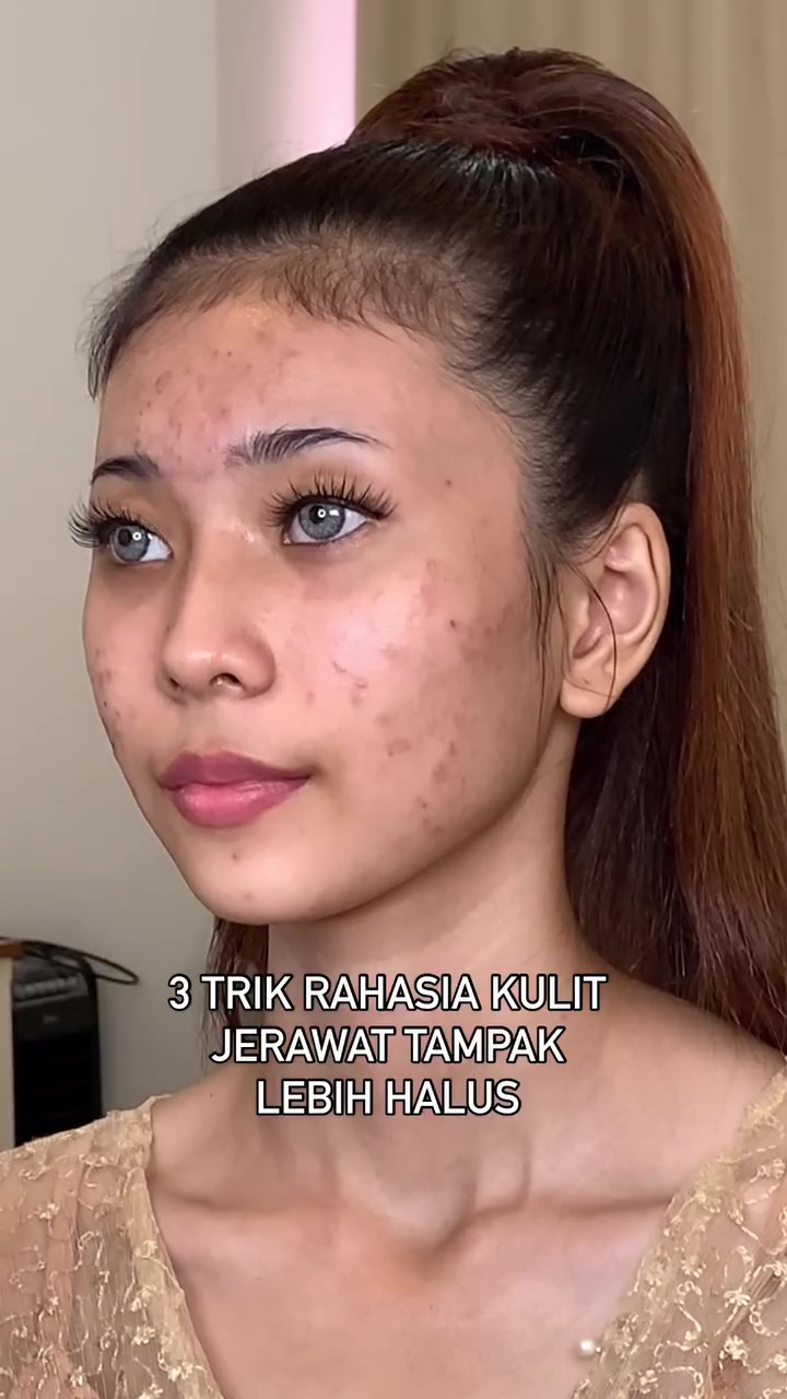 Transformasi cewek berjerawat dimakeup bold ini tampak halus bak tanpa tekstur, MUA bongkar rahasianya