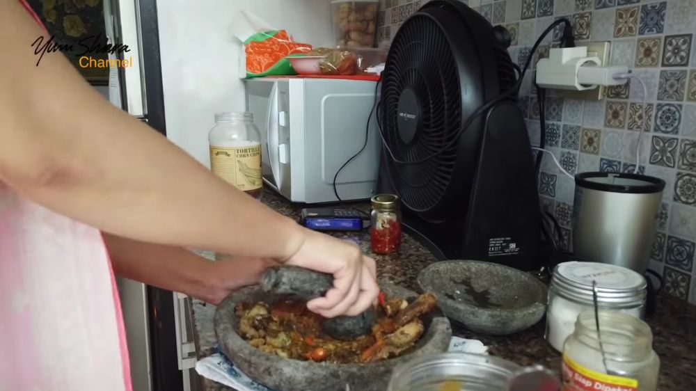 Tak kalah mewah dari dapur bersih, ini 7 cara Yuni Shara menata dapur kotor jadi bergaya klasik