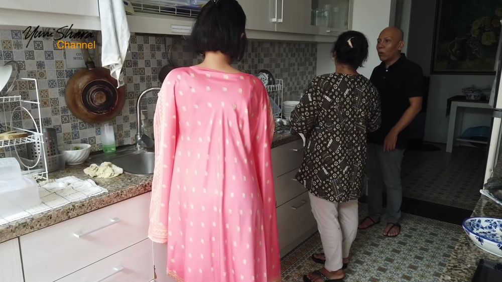 Tak kalah mewah dari dapur bersih, ini 7 cara Yuni Shara menata dapur kotor jadi bergaya klasik