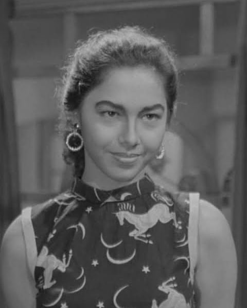 11 Potret cantiknya Mieke Wijaya saat muda ini memikat, potret lawasnya bikin nostalgia