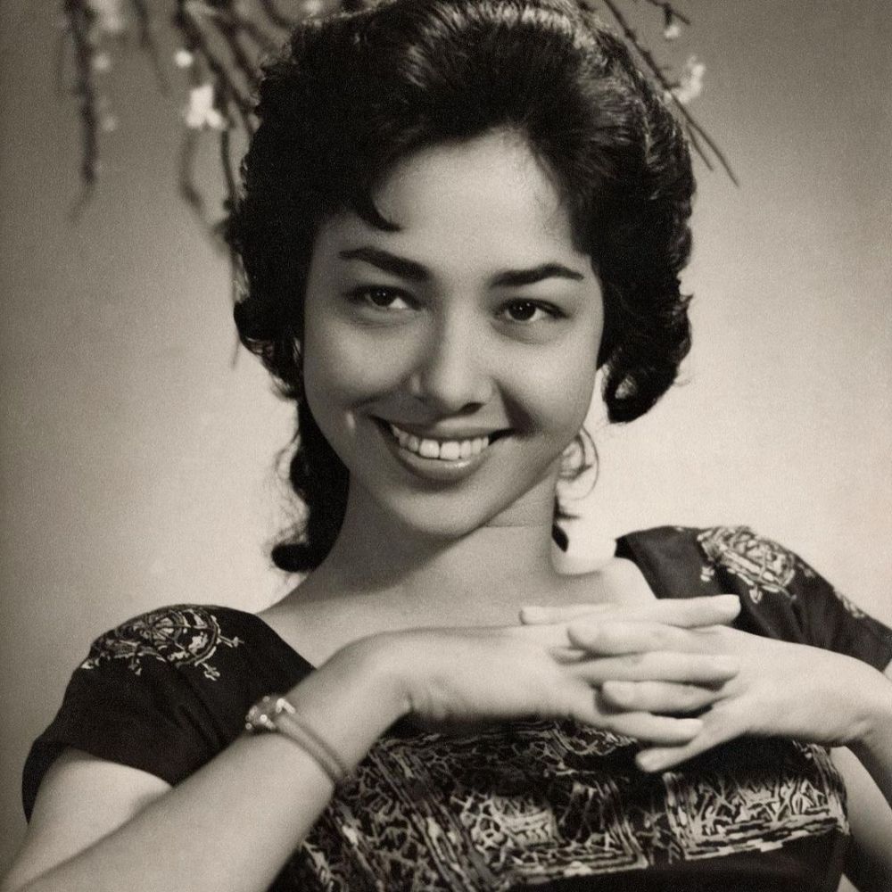 11 Potret cantiknya Mieke Wijaya saat muda ini memikat, potret lawasnya bikin nostalgia