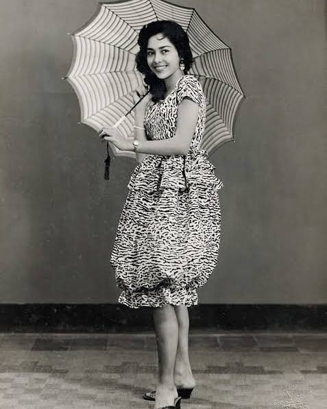 11 Potret cantiknya Mieke Wijaya saat muda ini memikat, potret lawasnya bikin nostalgia