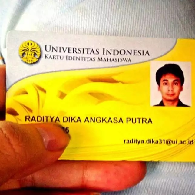 Momen Desta ikut demo 1998 curi perhatian, intip potret lawas 9 presenter pria saat kuliah