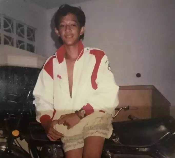 Momen Desta ikut demo 1998 curi perhatian, intip potret lawas 9 presenter pria saat kuliah