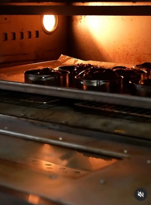 Dulu artis FTV kini jadi pastry chef, ini 7 cara Nicky Tirta menata dapurnya tetap clean dan minimalis