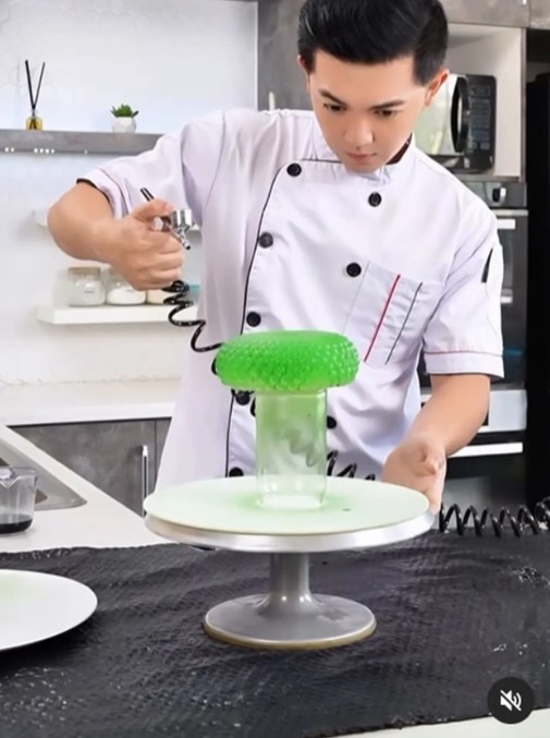 Dulu artis FTV kini jadi pastry chef, ini 7 cara Nicky Tirta menata dapurnya tetap clean dan minimalis