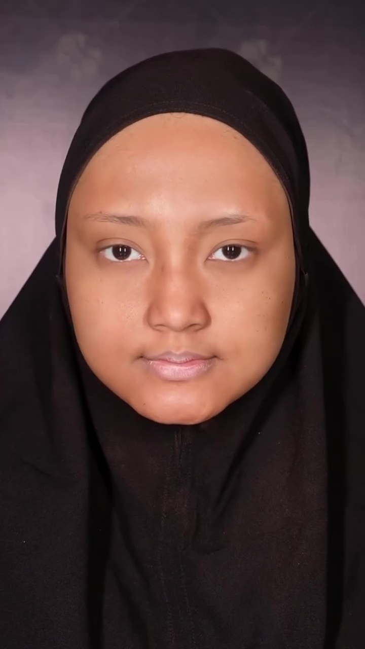 Request Arabian style, transformasi cewek berwajah bulat dirias bold ini tampak mewah bak beda orang