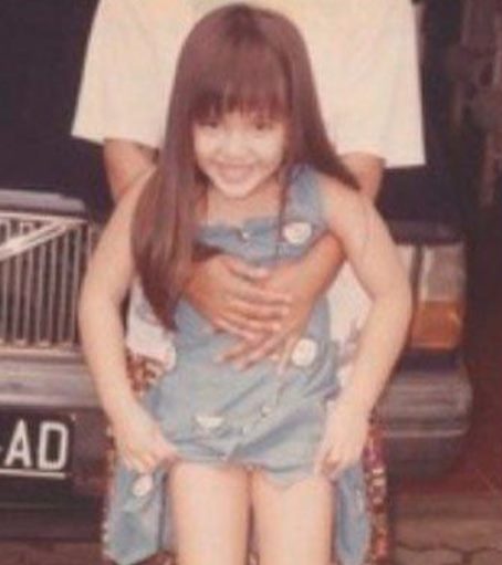 Potret lawas 15 seleb cantik saat di bangku SD, salah satunya ada yang dikira pakai riasan