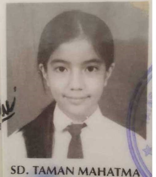 Potret lawas 15 seleb cantik saat di bangku SD, salah satunya ada yang dikira pakai riasan