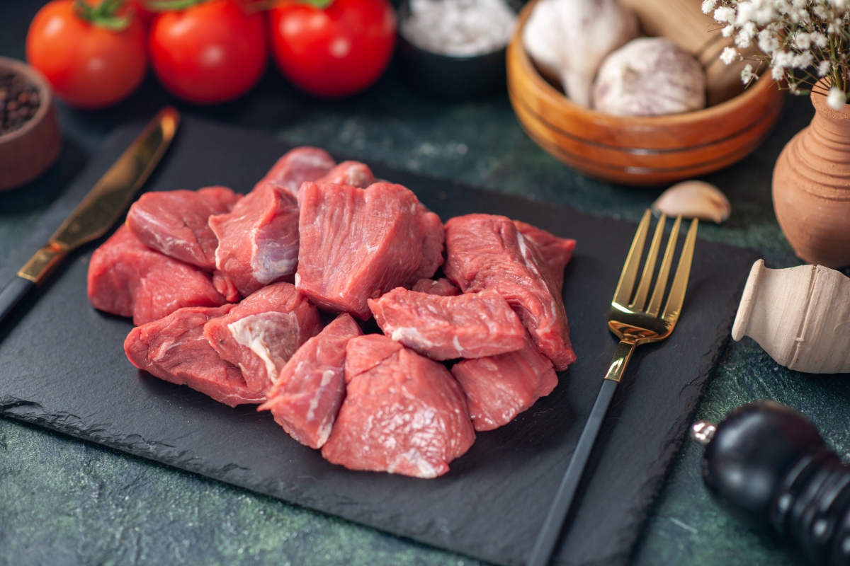 Jangan asal masukkan freezer! Ini cara simpan daging kurban agar awet, nggak bau, dan tetap segar