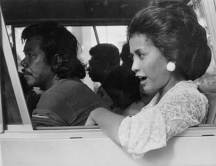 Istri Keenan Nasution, Ida Royani seleb era 70-an, masa mudanya mirip Nia Ramadhani, 9 potret lawasnya