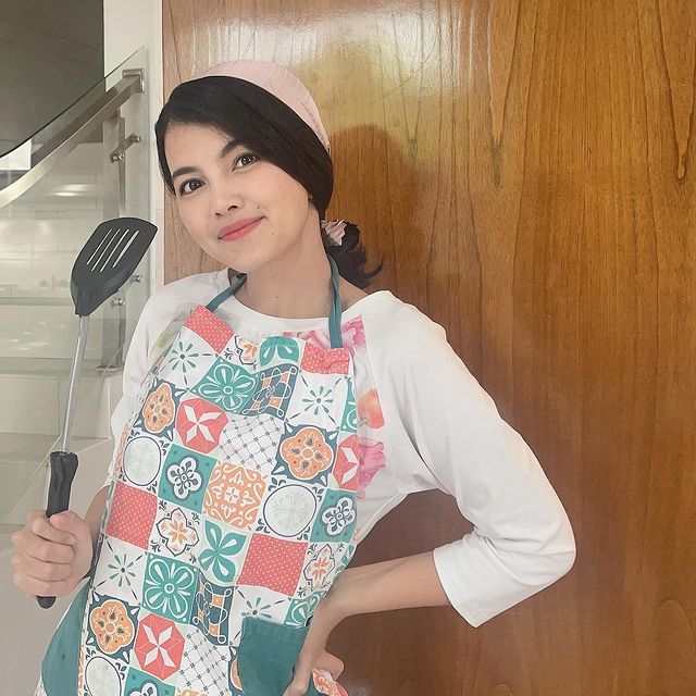 Vakum dari artis, gadis cerewet di Kepompong kini jadi hot mom dan konsultan, ini 11 potret terbarunya