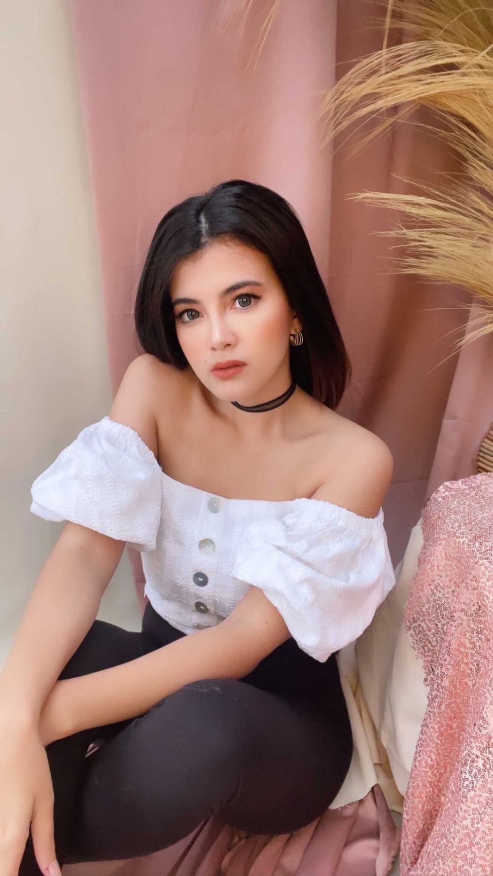 Vakum dari artis, gadis cerewet di Kepompong kini jadi hot mom dan konsultan, ini 11 potret terbarunya