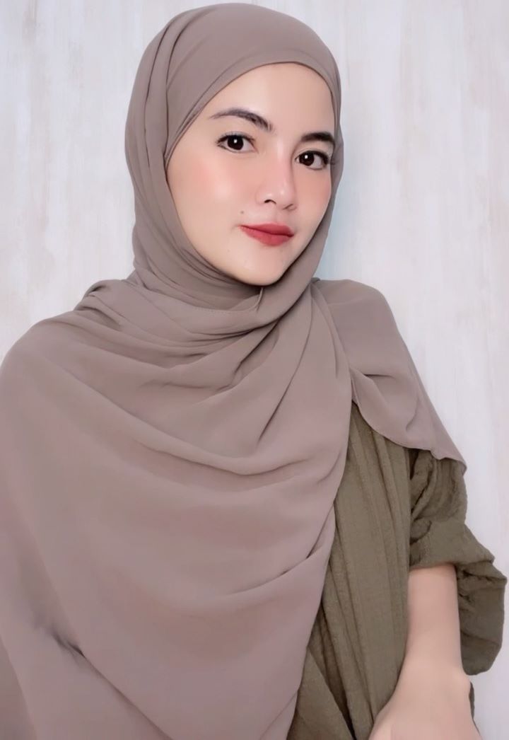 Vakum dari artis, gadis cerewet di Kepompong kini jadi hot mom dan konsultan, ini 11 potret terbarunya