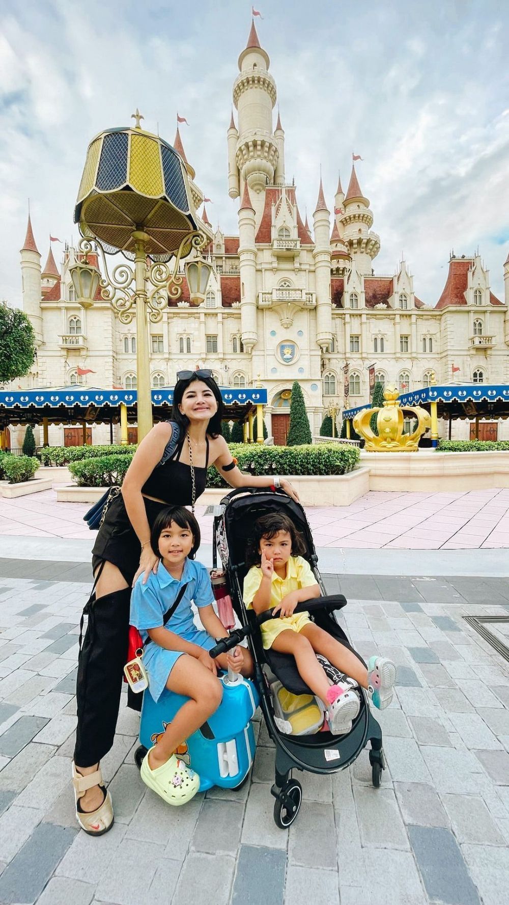 Vakum dari artis, gadis cerewet di Kepompong kini jadi hot mom dan konsultan, ini 11 potret terbarunya