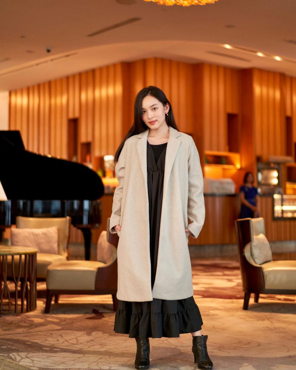 9 Potret Shanna Shannon, pelantun lagu 'Tanah Air' jadi pengiring tradisi di akhir laga Timnas