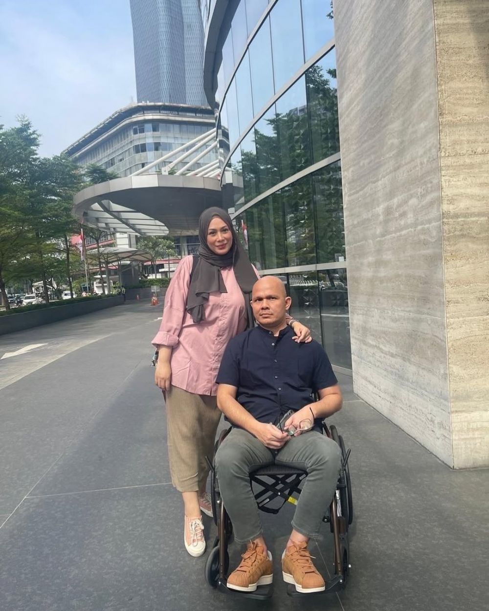 9 Potret terbaru kondisi Harry Pantja 'Dunia Lain' usai 9 tahun idap stroke, kondisi perlahan membaik