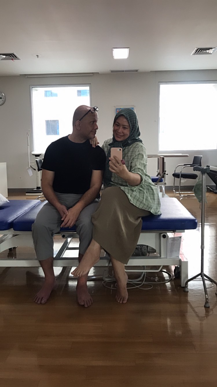 9 Potret terbaru kondisi Harry Pantja 'Dunia Lain' usai 9 tahun idap stroke, kondisi perlahan membaik