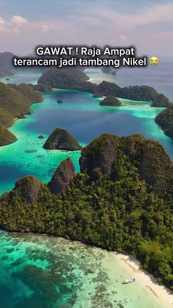 8 Potret before-after Raja Ampat usai jadi tambang nikel beroperasi, hutan mulai gundul