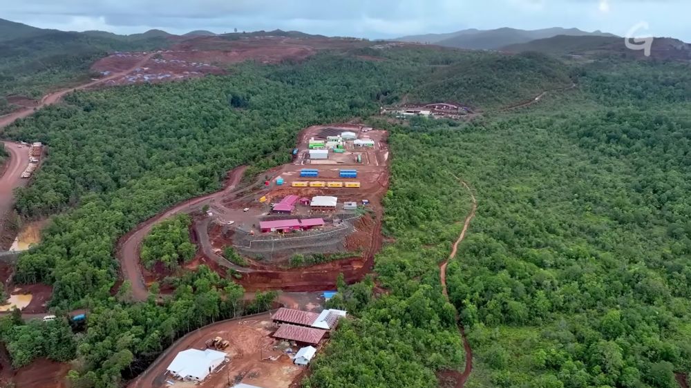 8 Potret before-after Raja Ampat usai jadi tambang nikel beroperasi, hutan mulai gundul